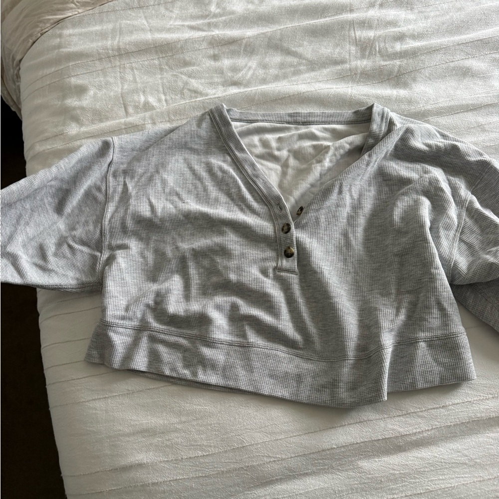 Alo Gray V-Neck Cropped Pullover